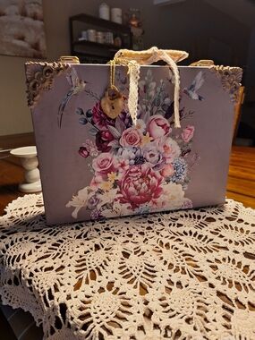 Floral Vintage-Style Box Bag in Lavender Pink